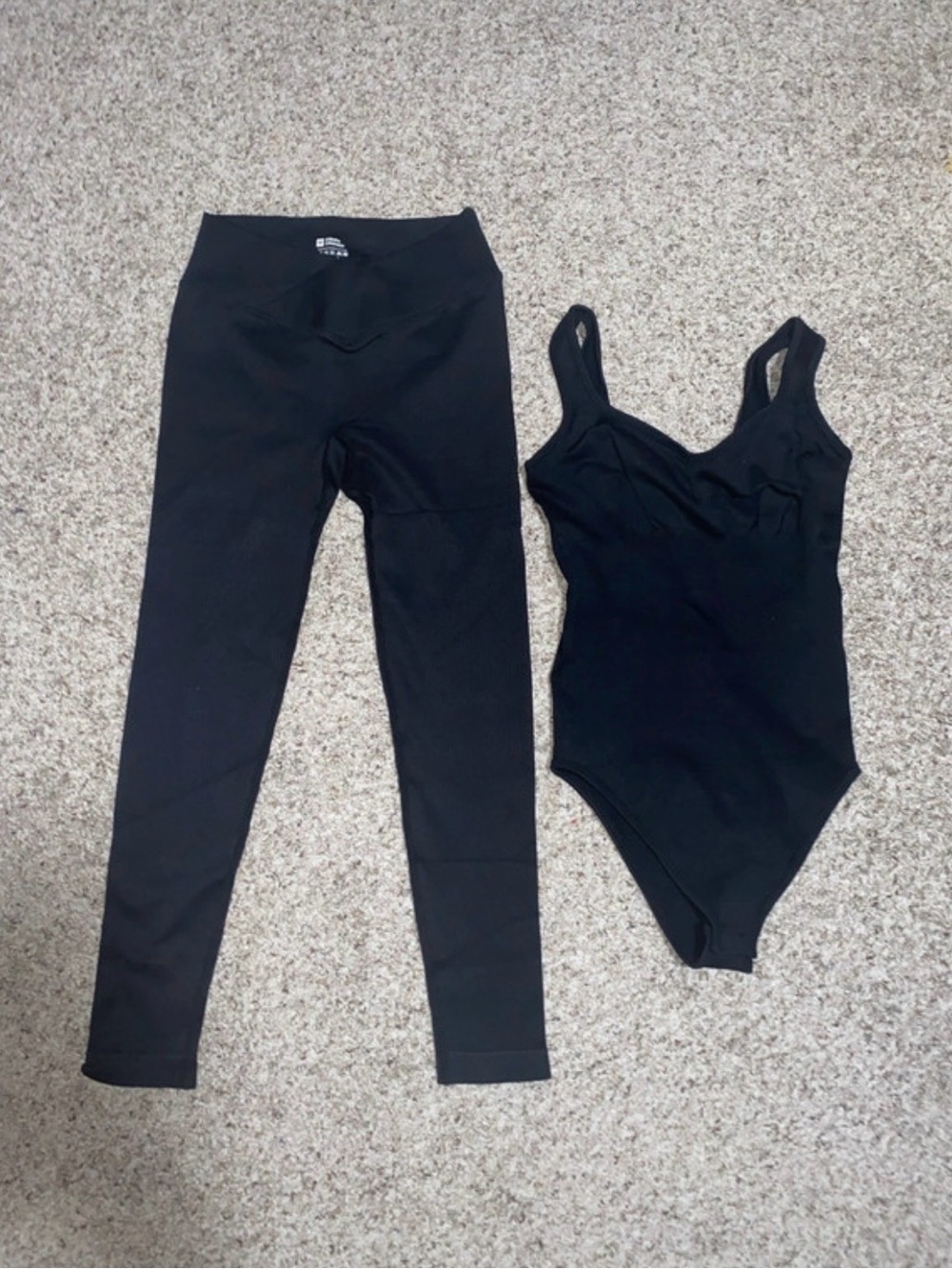 Médium Black Women's Bodysuit and Leggings Set